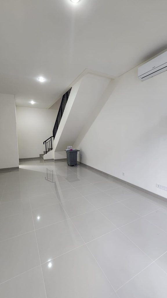 Disewakan Ruko 3 Lantai Bagus Uk 5×11 di Hampton By Rumah Chinida