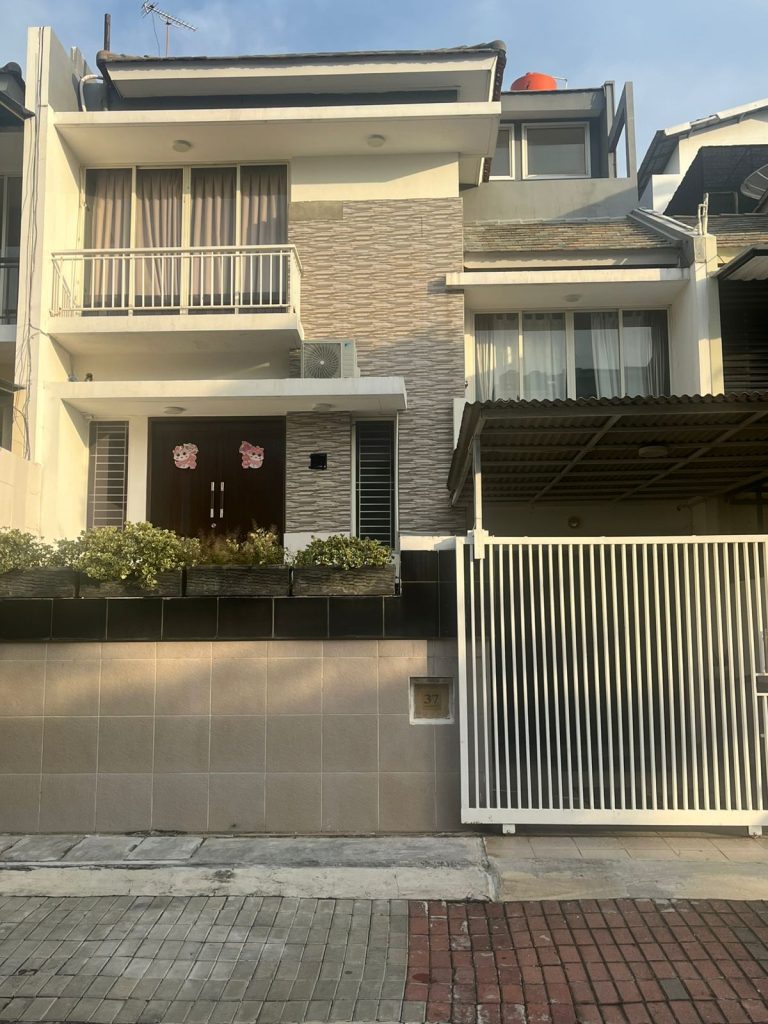 Disewakan Rumah Rapi Siap Huni di Layar Permai 2A By Rumah Chinida