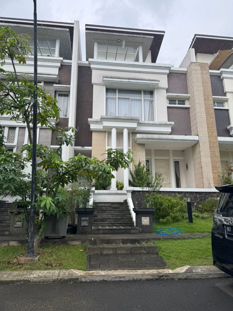 Dijual Rumah SHM Bagus 4 Lantai di Emerald Cove By Rumah Chinida