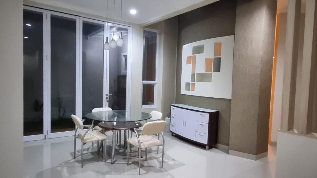Disewakan Rumah 2 Lantai 12×18, Cluster Alicante By Rumah Chinida