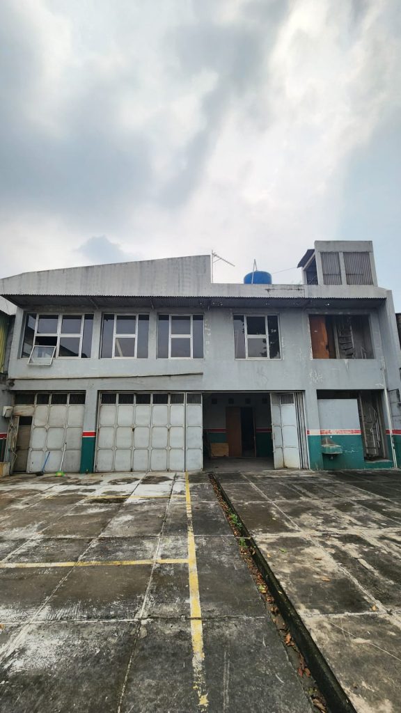 Dijual Gudang Ex Bengkel di Jl Raya Serpong By Rumah Chinida (Dw)