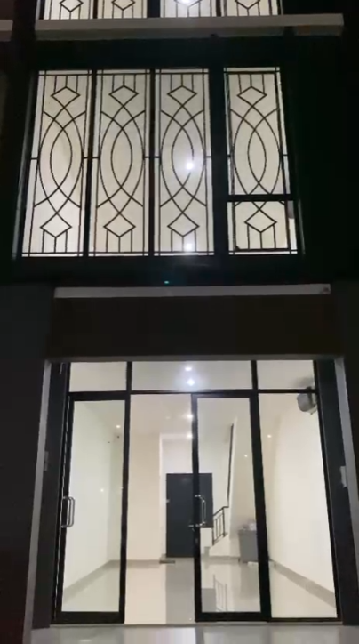 Disewakan Ruko 3 Lantai di Hampton Avenue By Rumah Chinida (Dw)