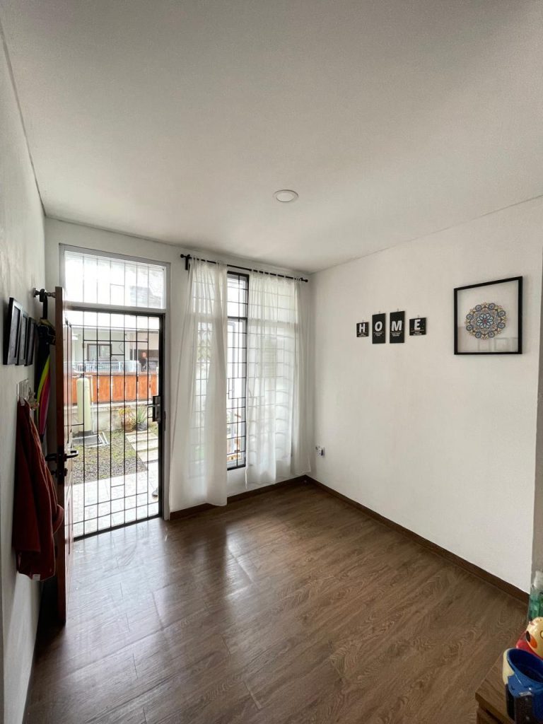 Dijual Rumah SHM Semi Furnish di Sektor 1E By Rumah Chinida (Ay)