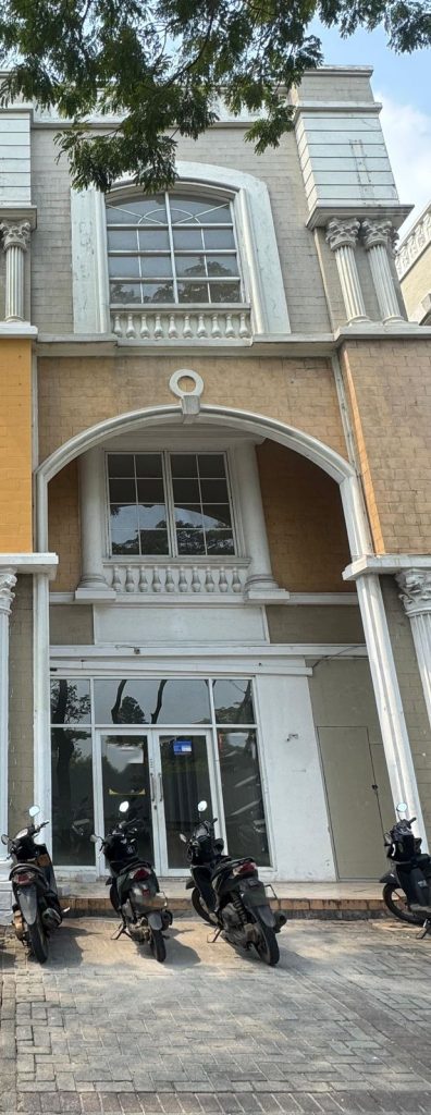 Dijual Ruko Hook 6X15 3 Lantai di Bolsena By Rumah Chinida (Dw)