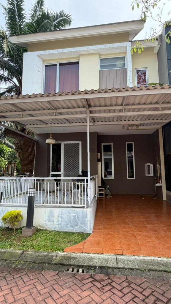Dijual Rumah Hook Furnish di Malibu Village By Rumah Chinida (Dw)