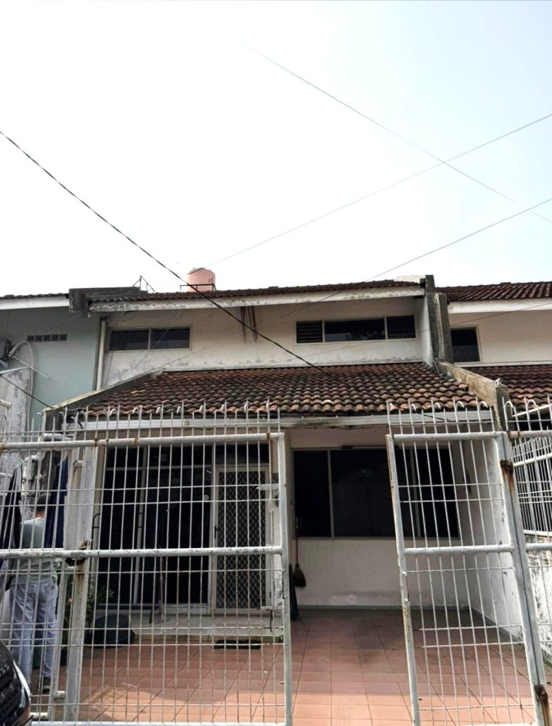 Dijual Rumah Kembangan di Komplek Perumahan Griya Mas 1 By Rumah Chinida (Va)